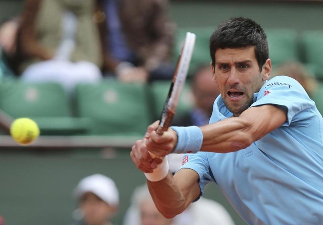 Pháp mở rộng: Federer và Djokovic rủ nhau vào vòng 3 ảnh 1