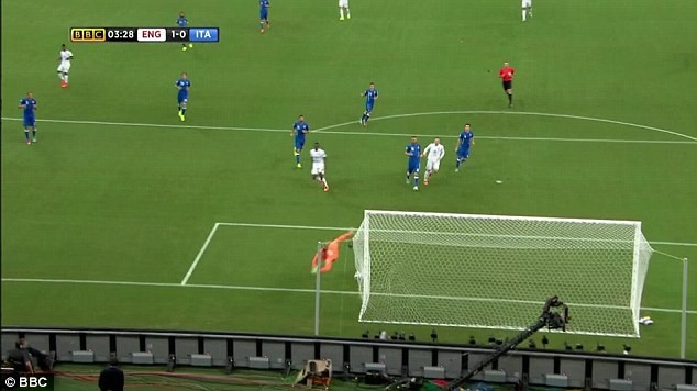Sterling sút bóng ra ngoài, BBC 'kèm nhèm' nghĩ bàn thắng ảnh 4