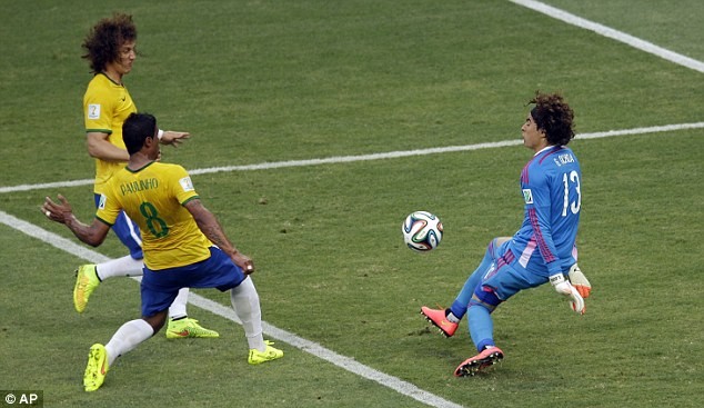 Cận cảnh thủ môn Mexico làm Neymar 'tắt điện' ảnh 6