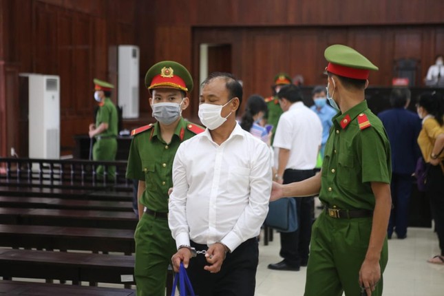 Cựu phó Chủ tịch UBND TPHCM Trần Vĩnh Tuyến được giảm án tù ảnh 2