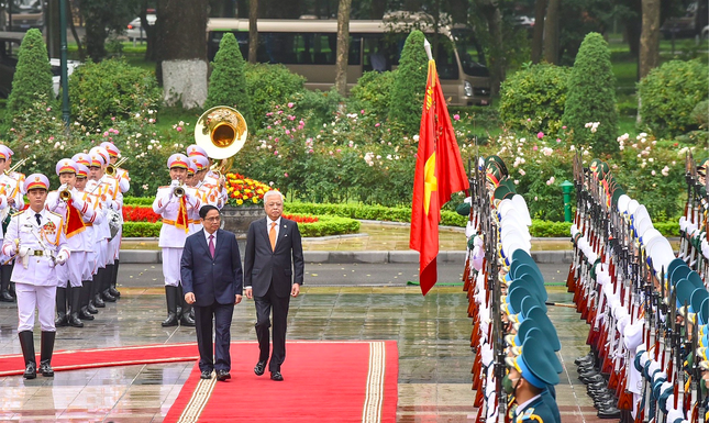 Thủ tướng Phạm Minh Chính chủ trì lễ đón Thủ tướng Malaysia ảnh 3