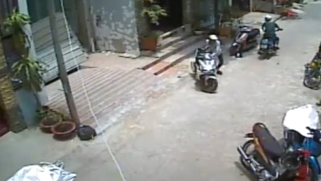 10 video ‘hot’: Loay hoay bẻ khóa trộm xe máy ảnh 3