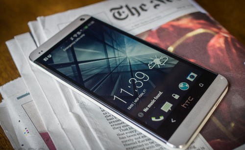 Năm smartphone dáng đẹp giá tốt ảnh 1