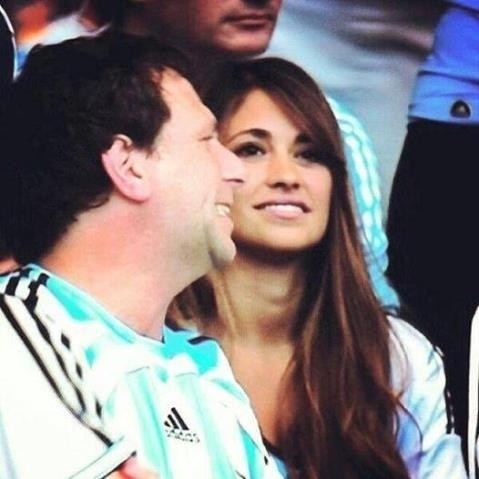 Con trai Messi không rời mắt khi xem bố thi đấu ảnh 2