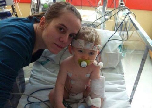 Sự thật cảm động về kiểu tóc mới của Ronaldo ảnh 1