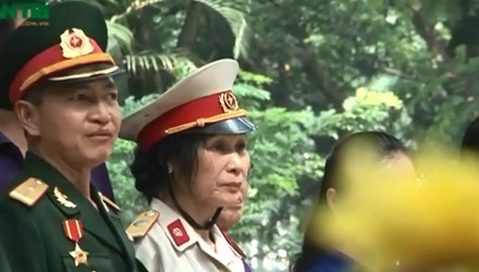 Video ‘hot’ trong tuần: Cậu bé bán bánh xèo 'nuôi' mẹ tâm thần ảnh 2