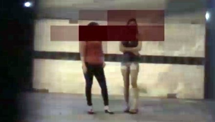Video ‘hot’ trong tuần: Cậu bé bán bánh xèo 'nuôi' mẹ tâm thần ảnh 4