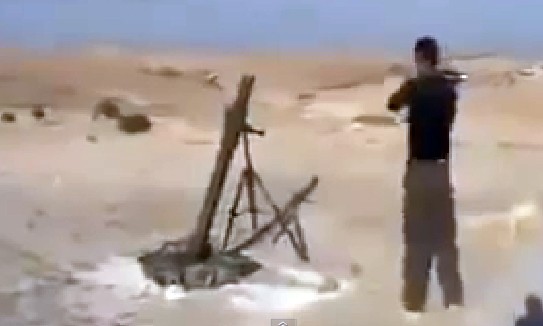 Video ‘hot’ trong tuần: Cậu bé bán bánh xèo 'nuôi' mẹ tâm thần ảnh 3