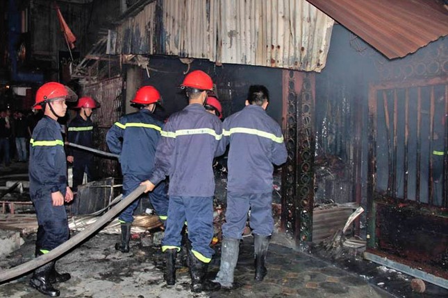 Chợ Cầu Diễn bất ngờ phát hỏa trong đêm ảnh 2