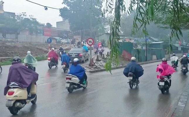 Hà Nội: Ô tô “vô tư” đi vào đường cấm dù có biển báo ảnh 4