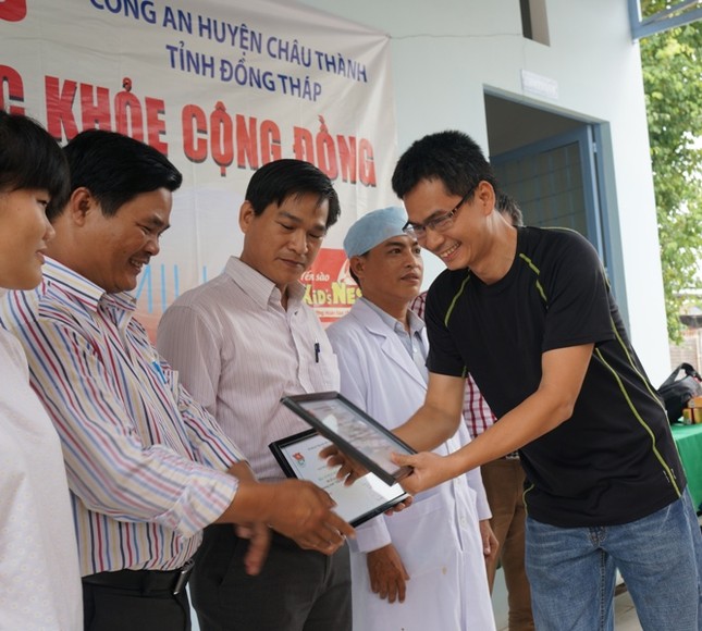 Tiền Phong mang niềm vui đến với bà con nghèo Tân Hòa ảnh 13