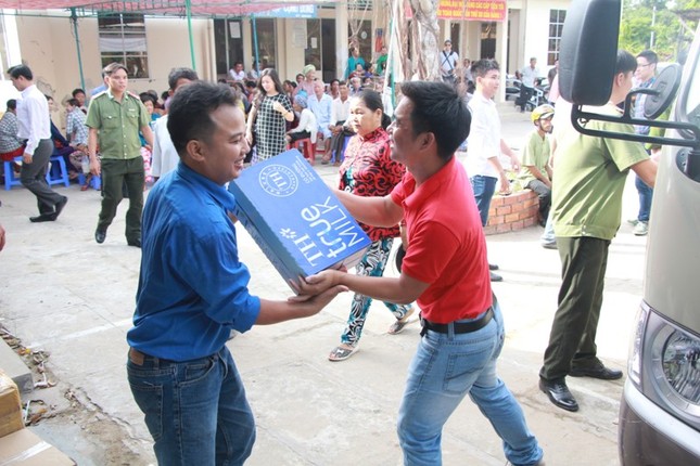 Tiền Phong mang niềm vui đến với bà con nghèo Tân Hòa ảnh 1