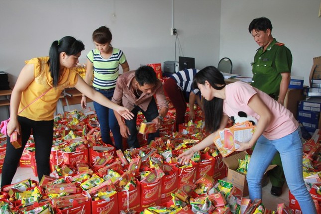 Tiền Phong mang niềm vui đến với bà con nghèo Tân Hòa ảnh 2