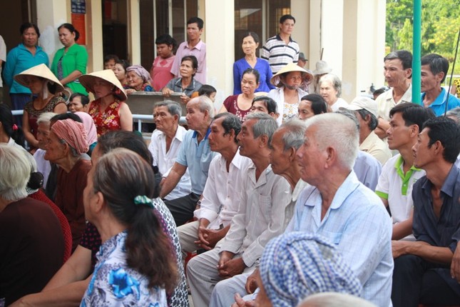 Tiền Phong mang niềm vui đến với bà con nghèo Tân Hòa ảnh 3