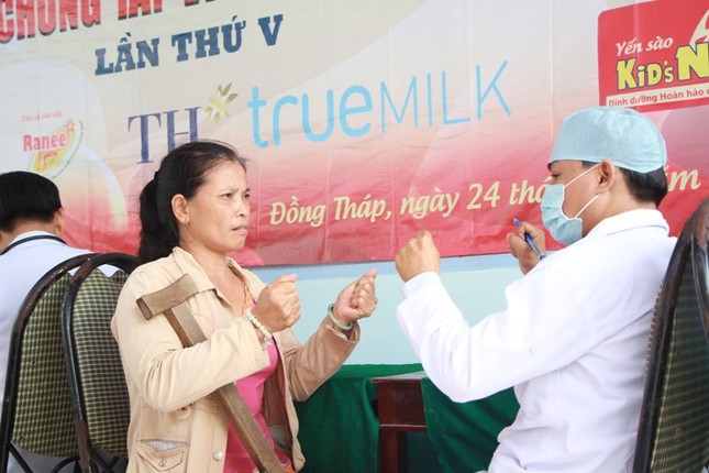 Tiền Phong mang niềm vui đến với bà con nghèo Tân Hòa ảnh 6