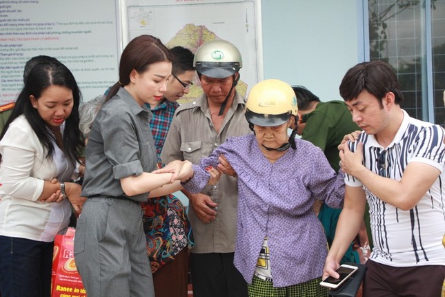 Tiền Phong mang niềm vui đến với bà con nghèo Tân Hòa ảnh 7