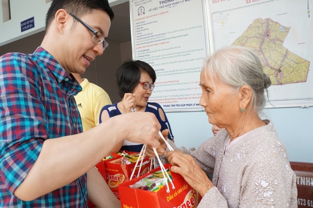 Tiền Phong mang niềm vui đến với bà con nghèo Tân Hòa ảnh 8