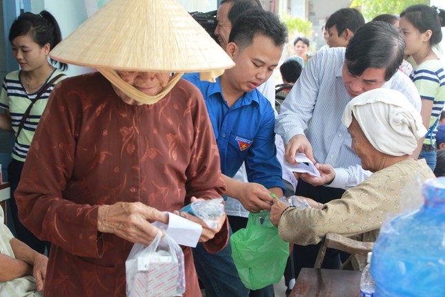 Tiền Phong mang niềm vui đến với bà con nghèo Tân Hòa ảnh 10