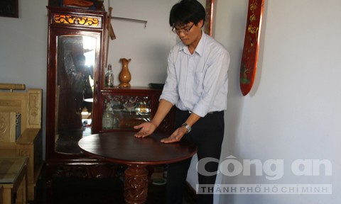Về nơi làng mộc độc nhất làm được bàn tự xoay kỳ bí ảnh 4
