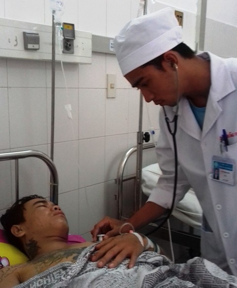 Truy sát người đang cấp cứu: Tất cả vì ghen? ảnh 1