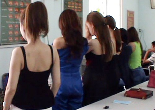 Từ người mẫu, hoa khôi thành kẻ 'dắt mối' đường dây bán dâm chục nghìn USD ảnh 5