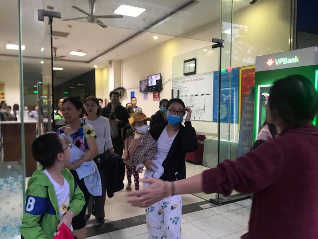 Cháy tại tầng cao chung cư Linh Đàm vào sáng sớm ảnh 1