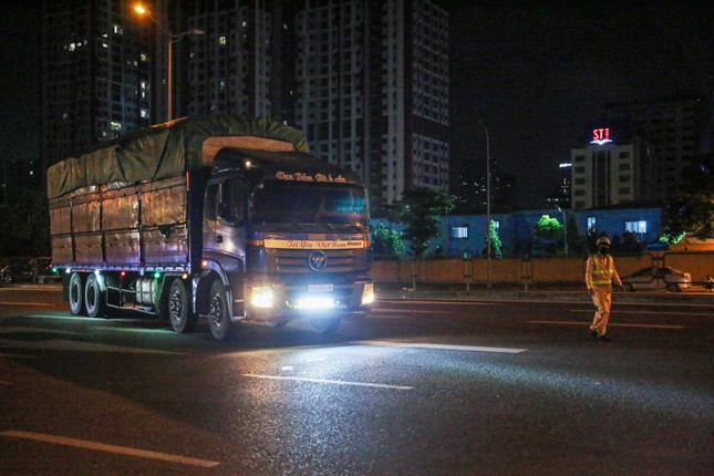 Đón lõng xử lý hàng loạt xe quá tải, cơi nới chạy ban đêm để né chốt ảnh 10