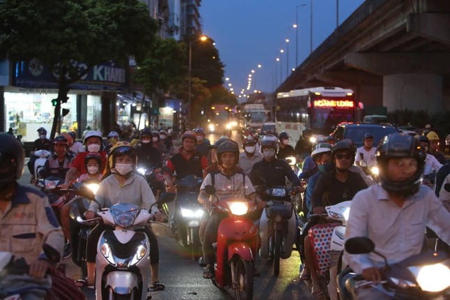 Đường Vành đai 3 trên cao ùn gần 10km lúc nửa đêm ảnh 1