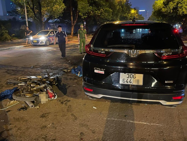 Tài xế ô tô nghi say xỉn, gây tai nạn liên hoàn trên đường phố Hà Nội ảnh 2