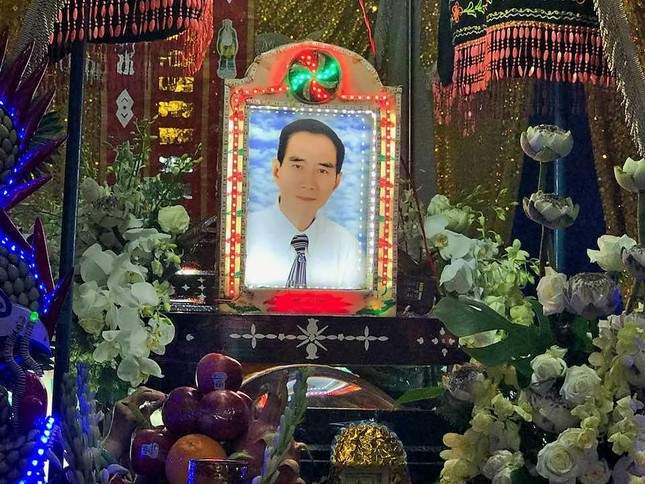 Khánh Ly nghẹn ngào đến viếng nhạc sĩ Nguyễn Văn Đông ảnh 3