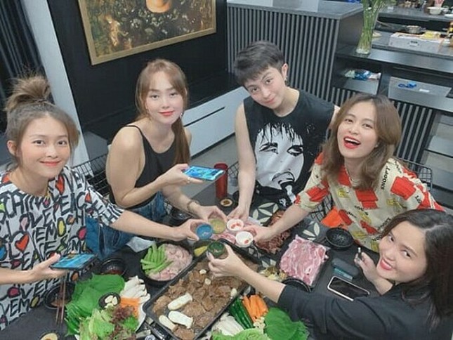 Showbiz 12/5: Quỳnh Anh lên tiếng về tin đồn bị Duy Mạnh “đi đường quyền” nơi công cộng ảnh 11