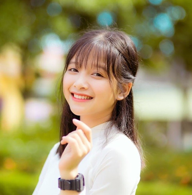 Sắc màu SV 15/7: Nữ sinh có vẻ đẹp tựa Lisa; hot girl RMIT được tặng đồng hồ 400 “củ” ảnh 10