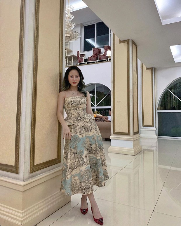 Sắc màu SV 15/7: Nữ sinh có vẻ đẹp tựa Lisa; hot girl RMIT được tặng đồng hồ 400 “củ” ảnh 5