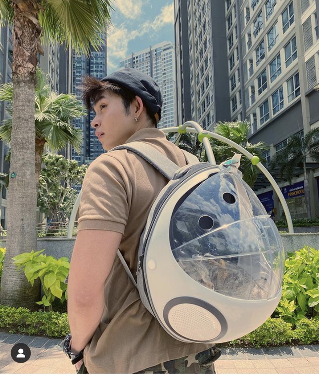 Hương Giang “tình tứ” trên du thuyền cùng bạn trai; Phạm Hương “đẫy đà” vì nghỉ dịch ảnh 8