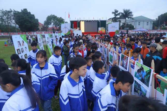 Hari Won, H’Hen Niê tuyên truyền chống tảo hôn tại Hà Giang ảnh 9