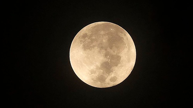 Ngắm trăng tròn 16 đẹp lung linh ở Hà Nội ảnh 4