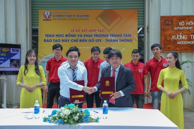 Trường ĐH Sư phạm Kỹ thuật TP. HCM khai trương Trung tâm đào tạo máy chế biến gỗ ảnh 1