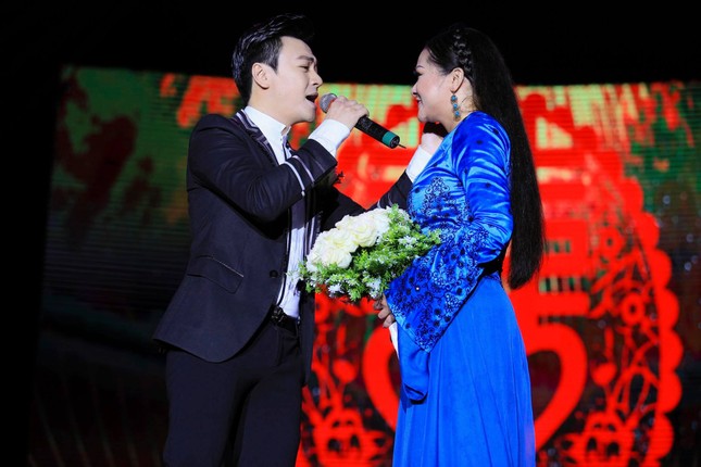 Ca sĩ Như Quỳnh được cầu hôn trên sân khấu ảnh 3