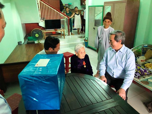 Trưởng Ban Kinh tế TƯ làm việc với Lọc hoá dầu Bình Sơn ảnh 2