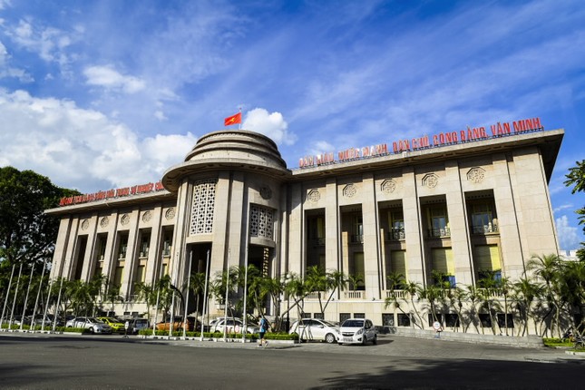 Thống đốc yêu cầu các ngân hàng ‘cấm cửa’ cán bộ tham gia ‘tín dụng đen’ ảnh 1