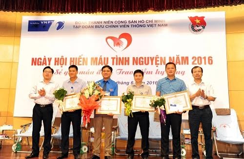 Tuổi trẻ VNPT hiến máu tình nguyện hè 2016 ảnh 1