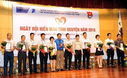 Tuổi trẻ VNPT hiến máu tình nguyện hè 2016 ảnh 2