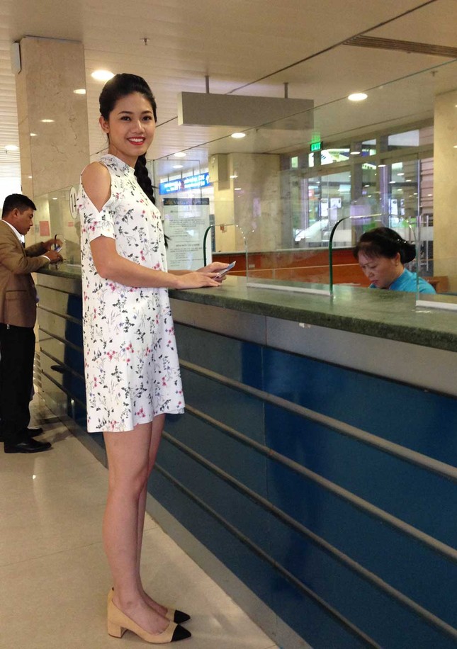 Á hậu Ngô Thanh Thanh Tú về Hà Nội lúc đêm muộn ảnh 2