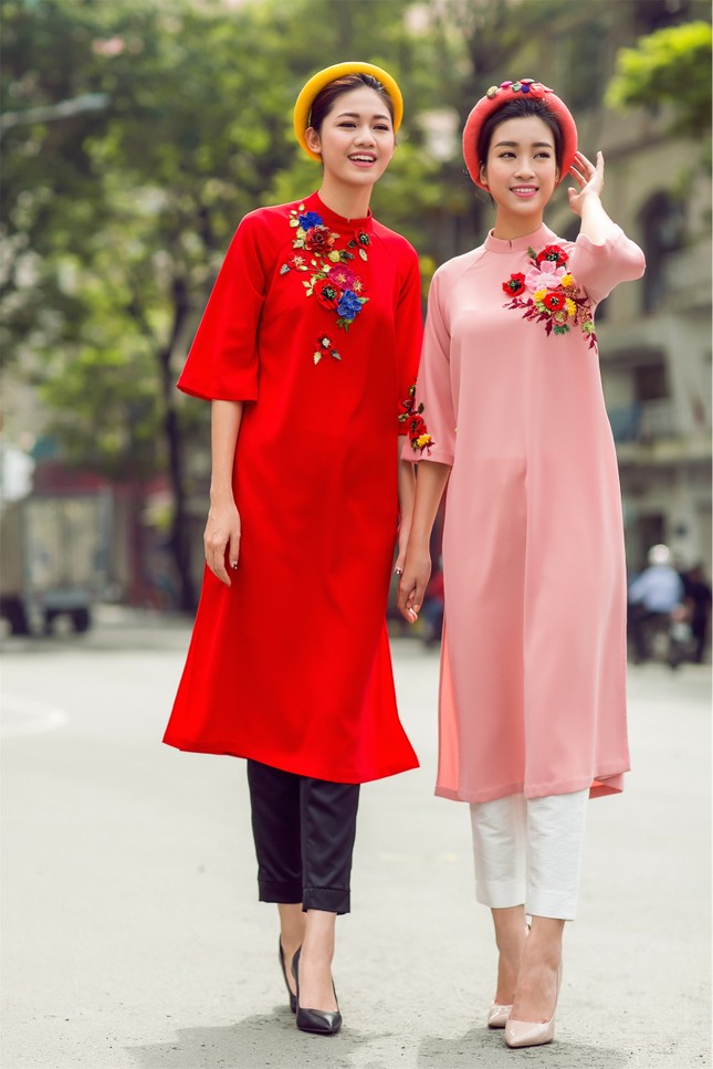 Áo dài đón xuân của Hoa hậu Mỹ Linh, Á hậu Thanh Tú ảnh 7