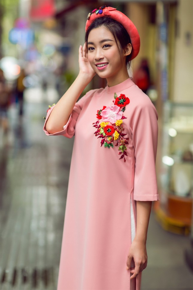 Áo dài đón xuân của Hoa hậu Mỹ Linh, Á hậu Thanh Tú ảnh 9
