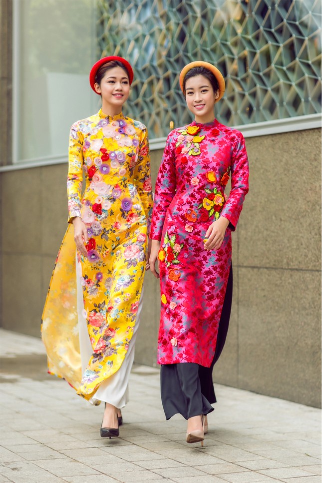 Áo dài đón xuân của Hoa hậu Mỹ Linh, Á hậu Thanh Tú ảnh 3
