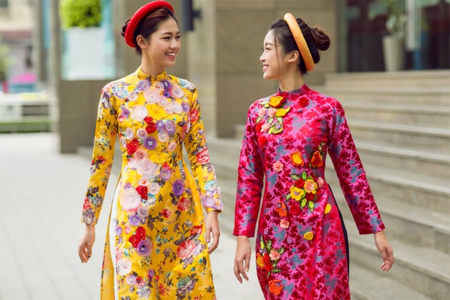Áo dài đón xuân của Hoa hậu Mỹ Linh, Á hậu Thanh Tú ảnh 1