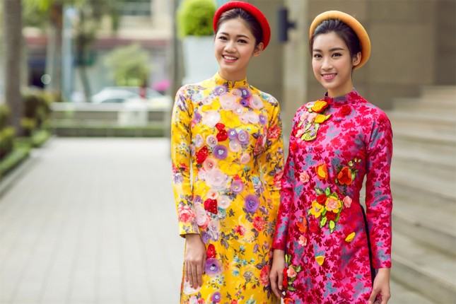 Áo dài đón xuân của Hoa hậu Mỹ Linh, Á hậu Thanh Tú ảnh 4