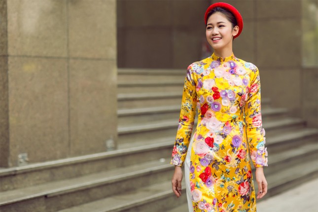 Áo dài đón xuân của Hoa hậu Mỹ Linh, Á hậu Thanh Tú ảnh 6