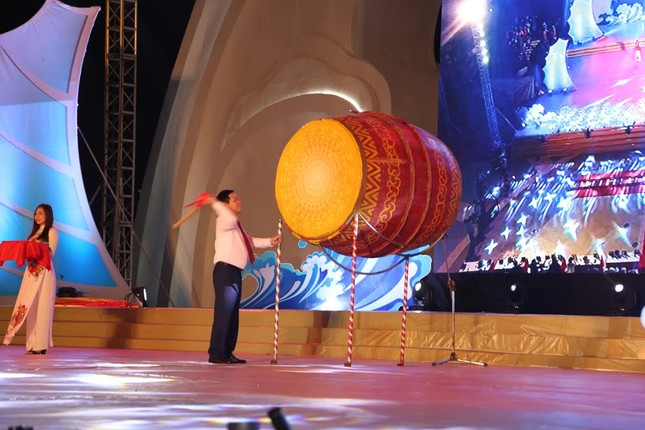 Phó Thủ tướng Vương Đình Huệ đánh trống khai hội du lịch biển Hà Tĩnh 2017 ảnh 1
